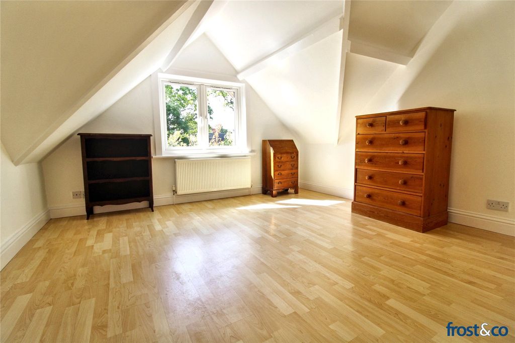 Property photo 3 of 10 Bedroom