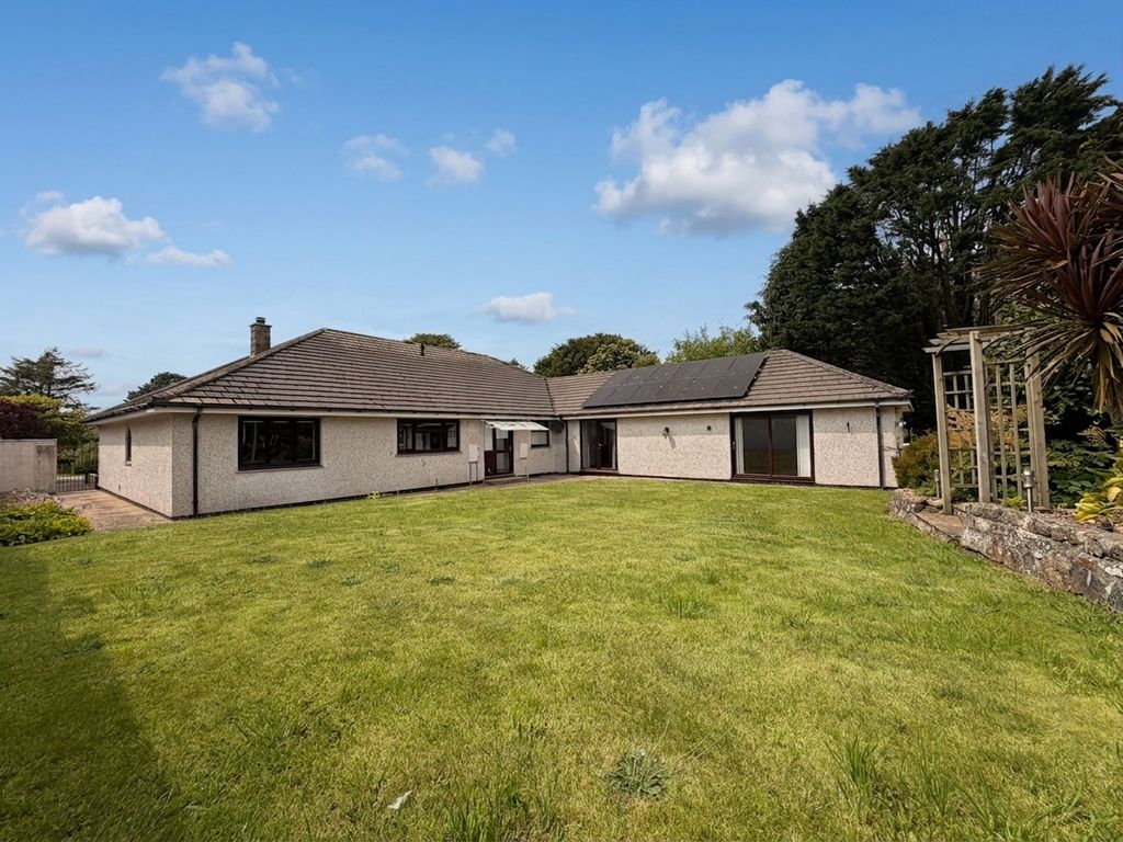 Property photo 2 of 39