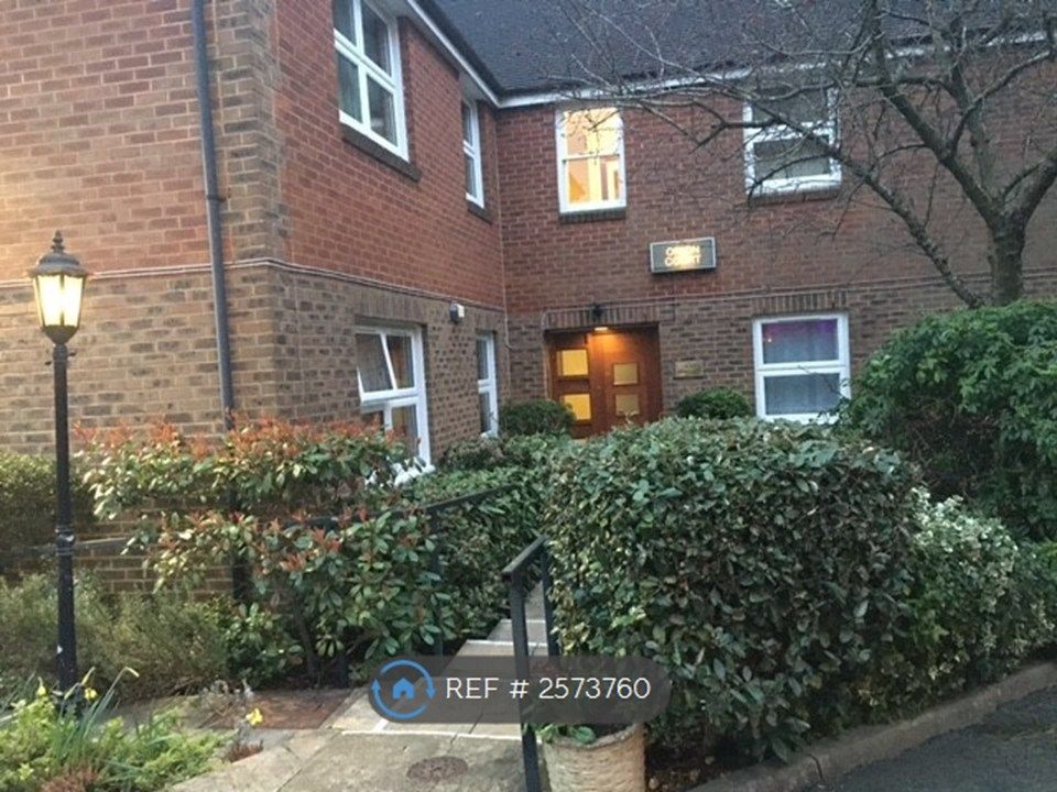 Property photo 1 of 11 Landscaped Entrance To Block