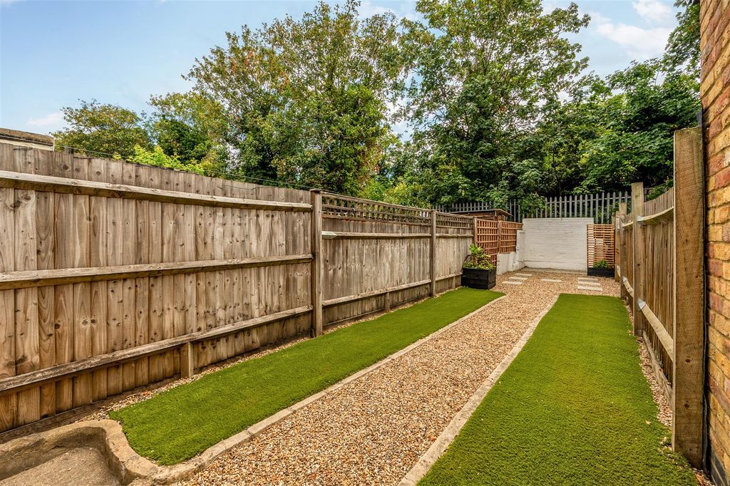 Property photo 3 of 16 Petersfield Road-10.Jpg