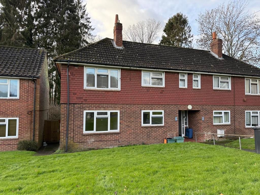 Property photo 1 of 6 Front View Of Block With Flat In Need Of Improvement