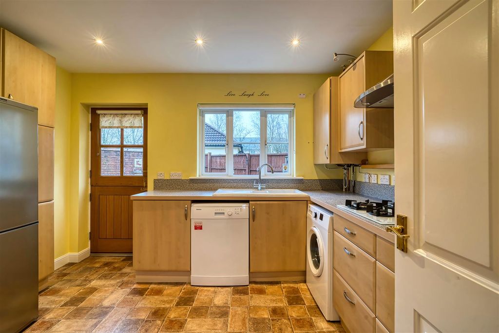 Property photo 2 of 8 Kitchen