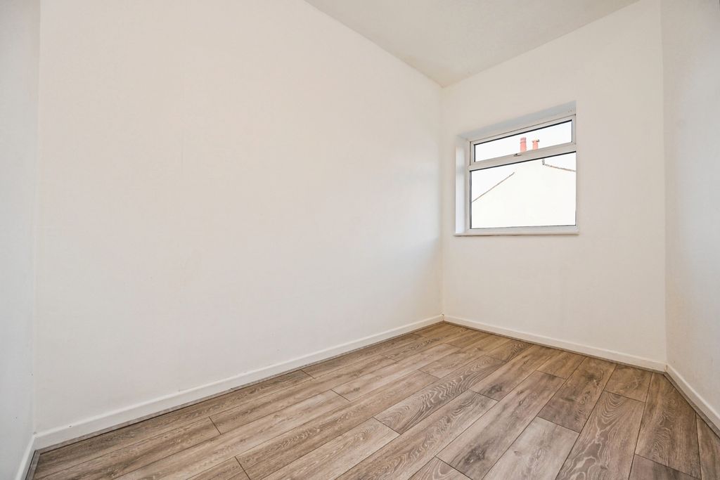 Property photo 3 of 20 Pbox-Img.Jpg