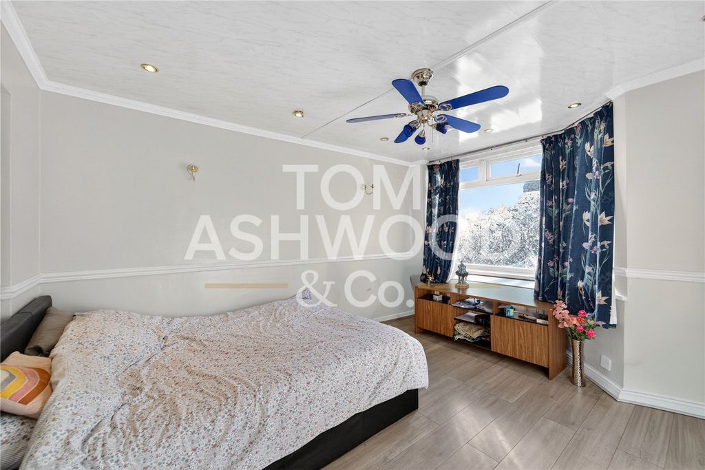 Property photo 2 of 17 Picture No. 32