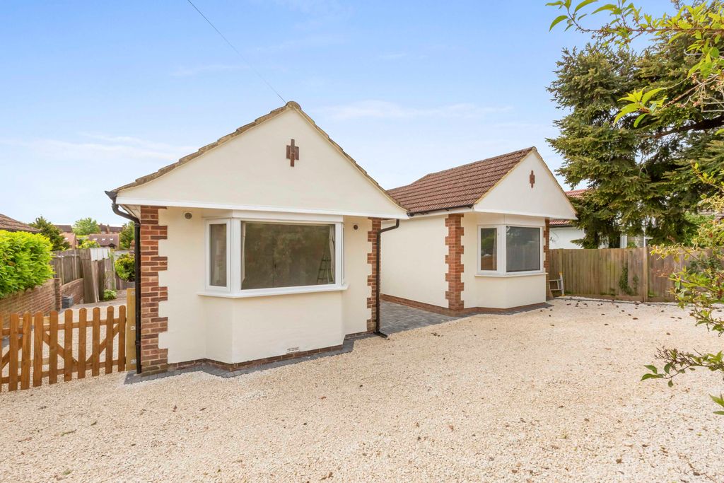 Property photo 1 of 6 4 Sycamore Close, Hp8 4Lf (Low Res)-14