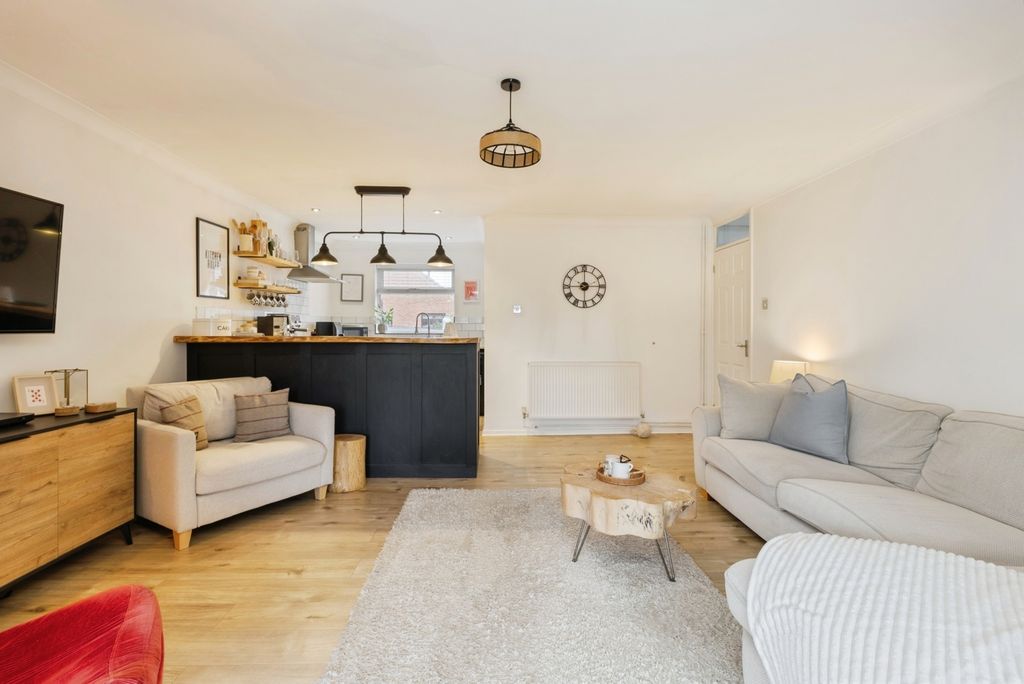 Property photo 3 of 14 Pbox-Img.Jpg