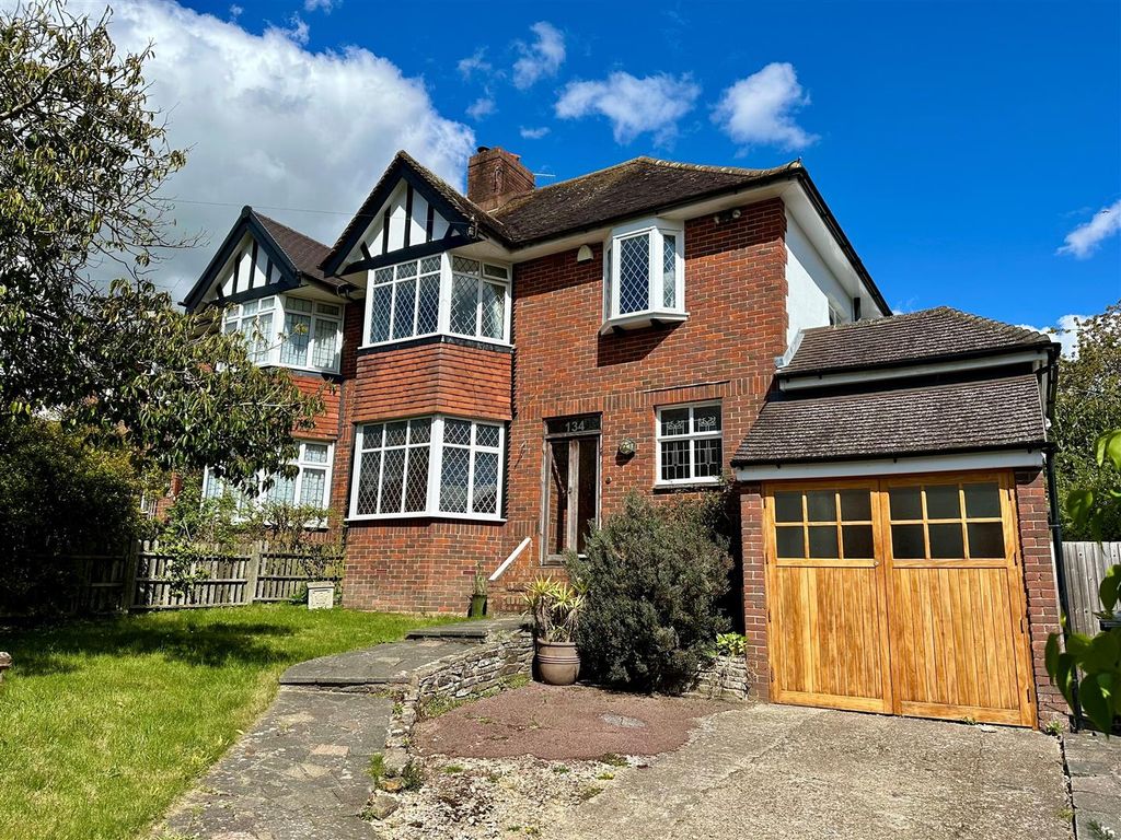 Property photo 1 of 16 Front