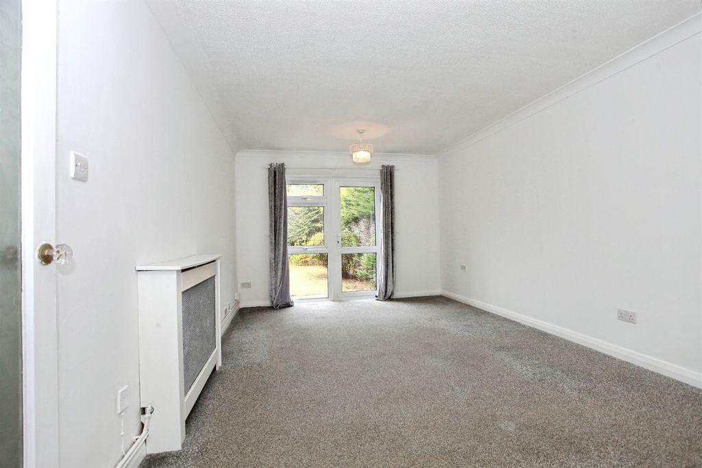 Property photo 2 of 8
