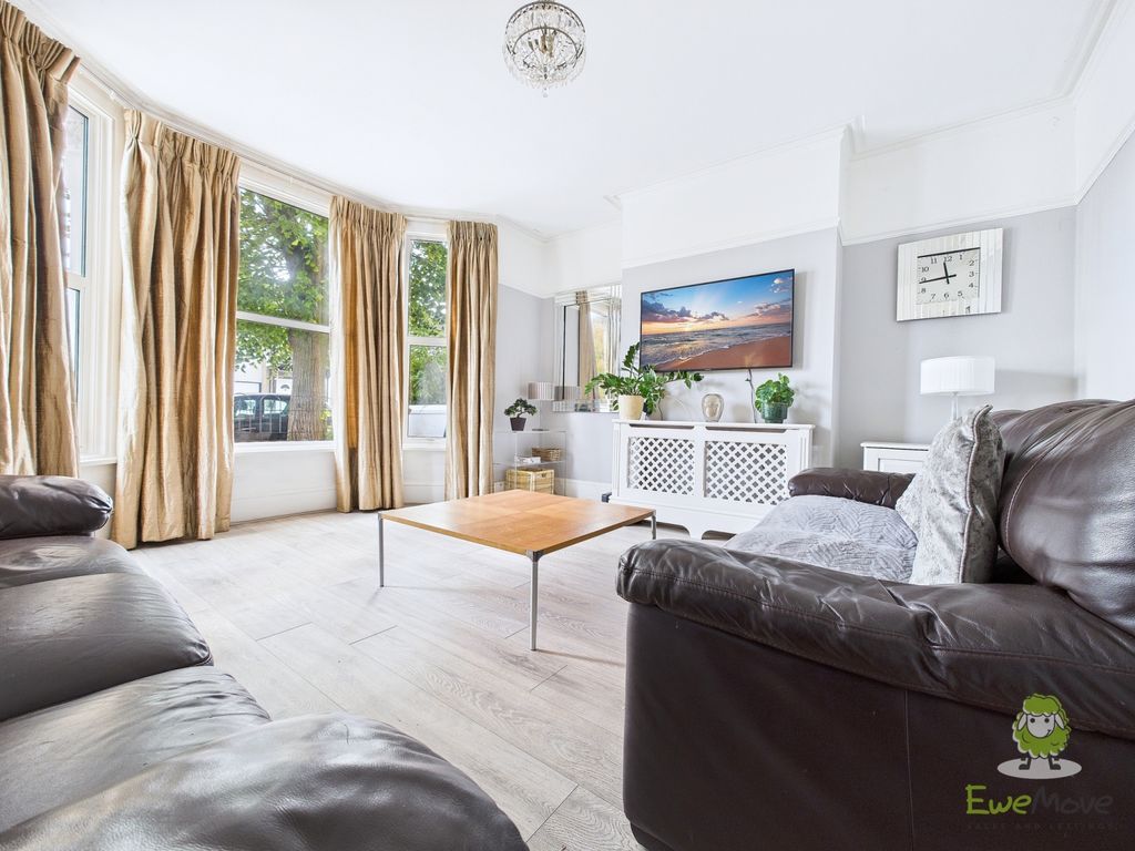 Property photo 2 of 25 Cam01543G0-Pr0161-Still005