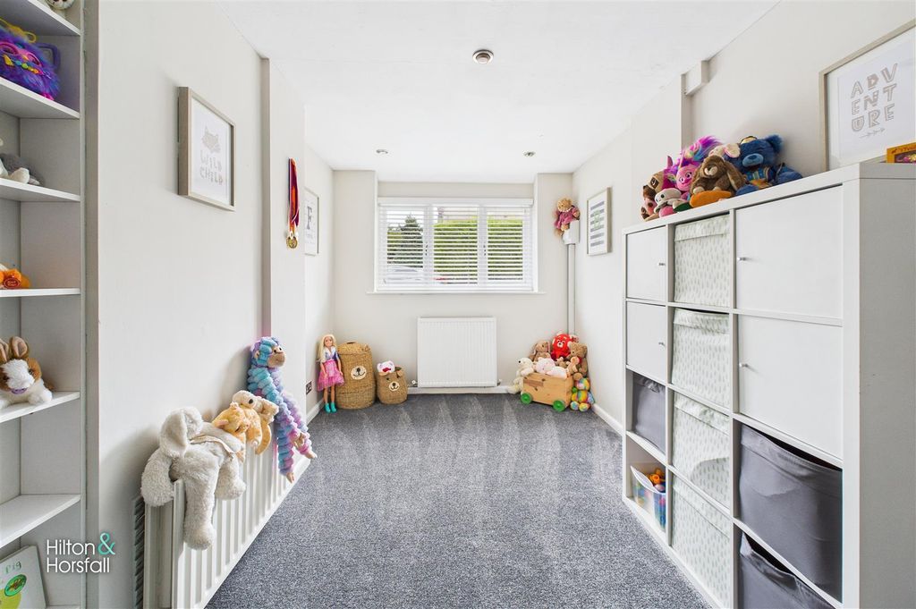 Property photo 3 of 34 Cumbrian Way
