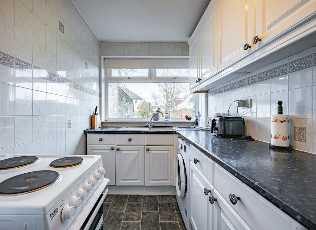 Property photo 3 of 34