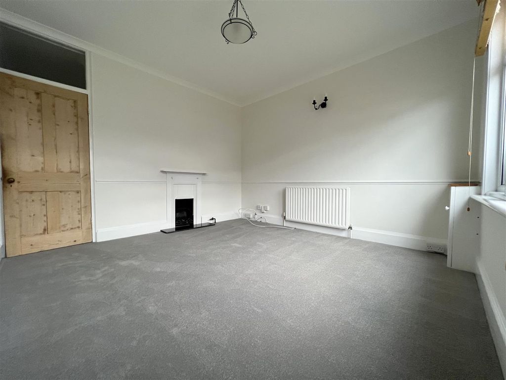 Property photo 3 of 9 Living 1-001.Jpg