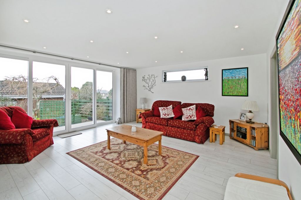 Property photo 3 of 32 Sitting Room