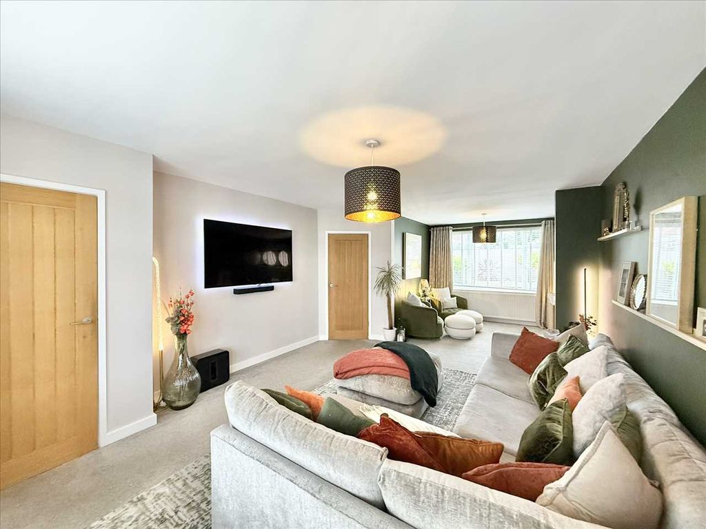 Property photo 3 of 33 Living Room