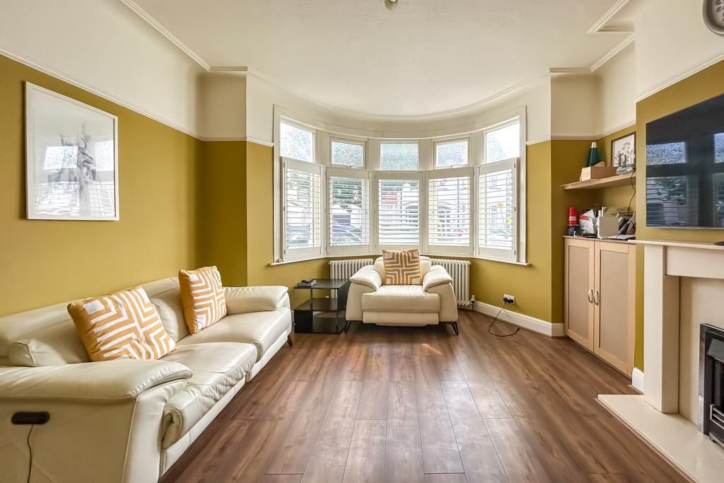 Property photo 2 of 22 Lounge