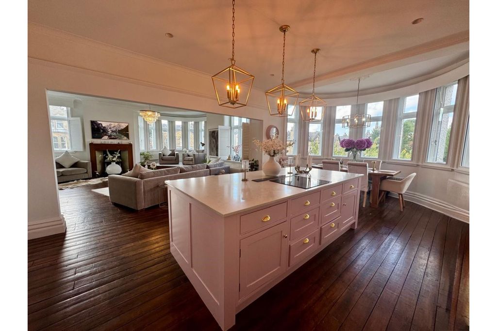Property photo 1 of 20 Kitchen