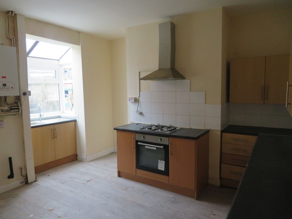 Property photo 3 of 6 Kitchen