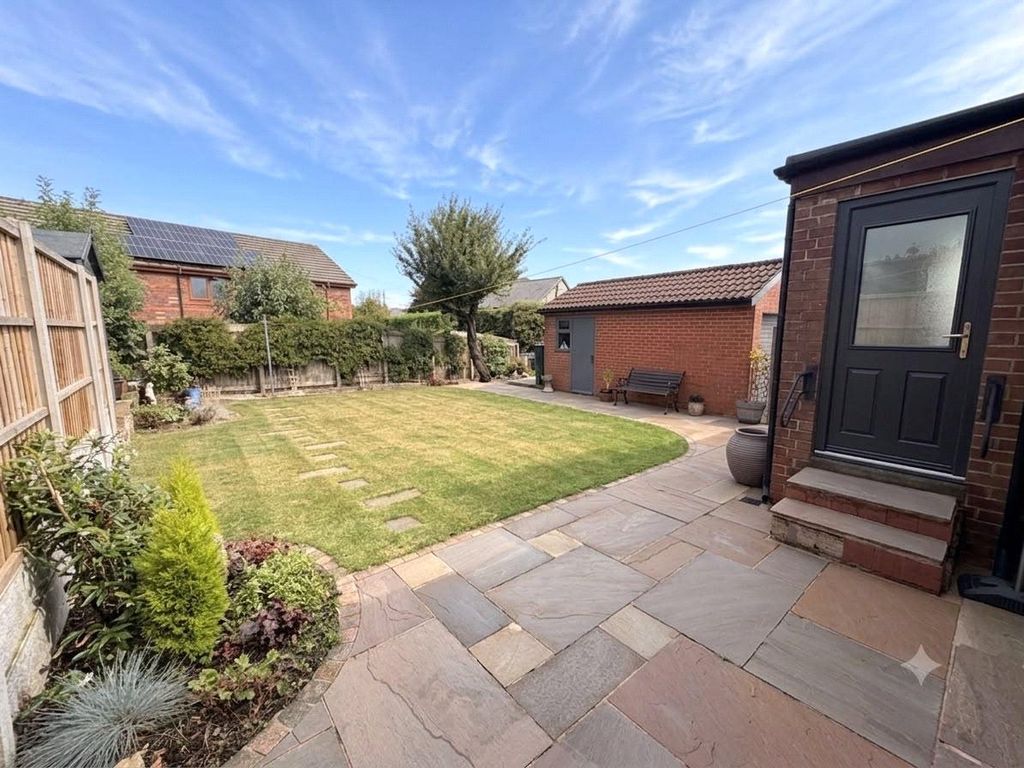 Property photo 2 of 21 Picture No. 14