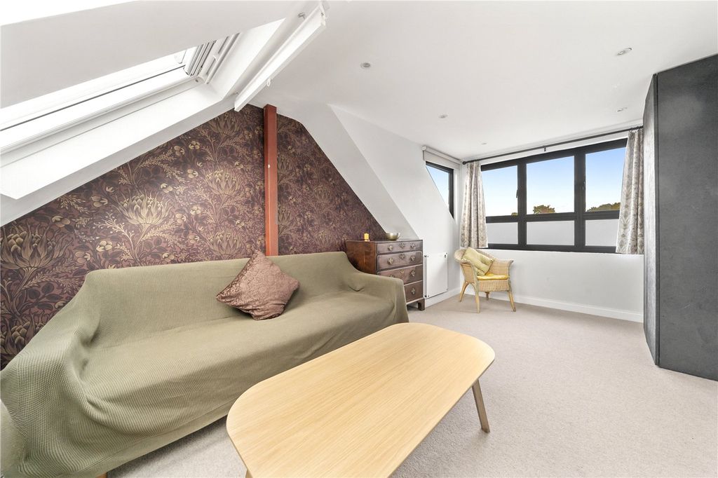 Property photo 2 of 16 Picture No. 25