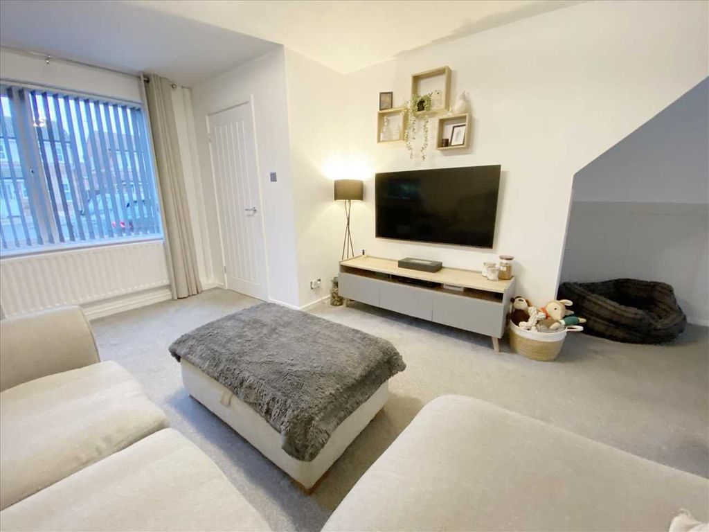 Property photo 2 of 10 Lounge: