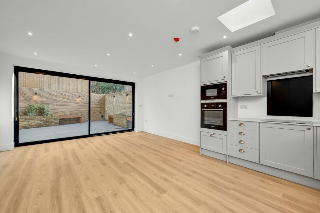 Property photo 3 of 17 Kitchen/Reception Rm