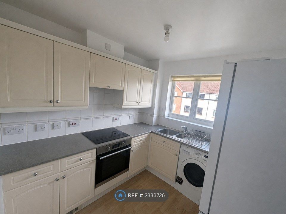Property photo 3 of 10 Kitchen