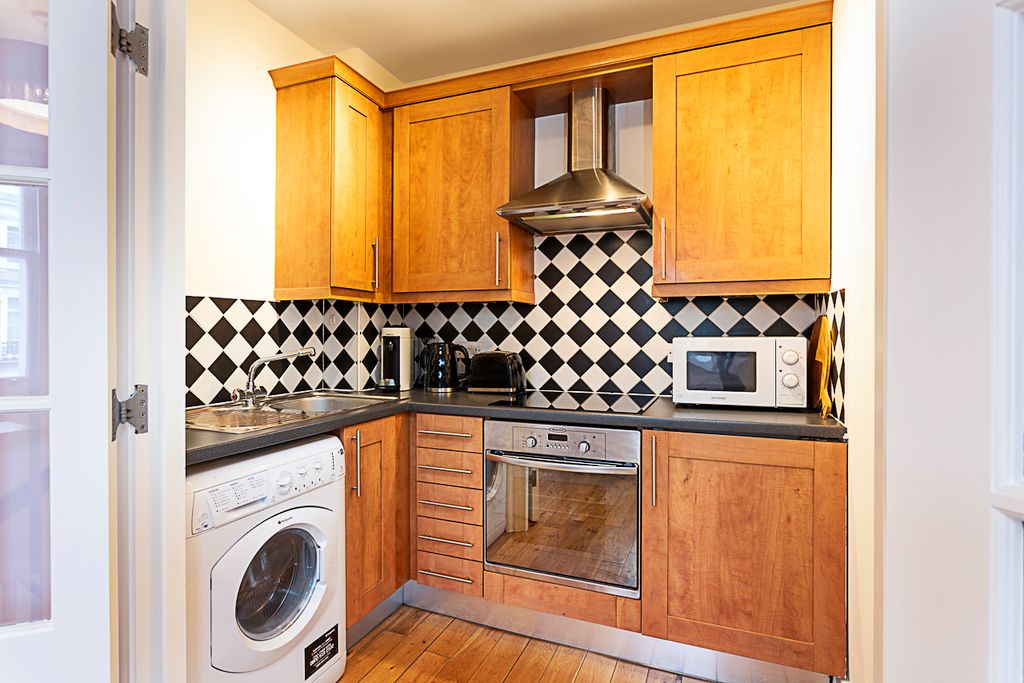 Property photo 2 of 25