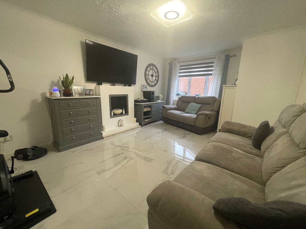 Property photo 3 of 13 Balcony