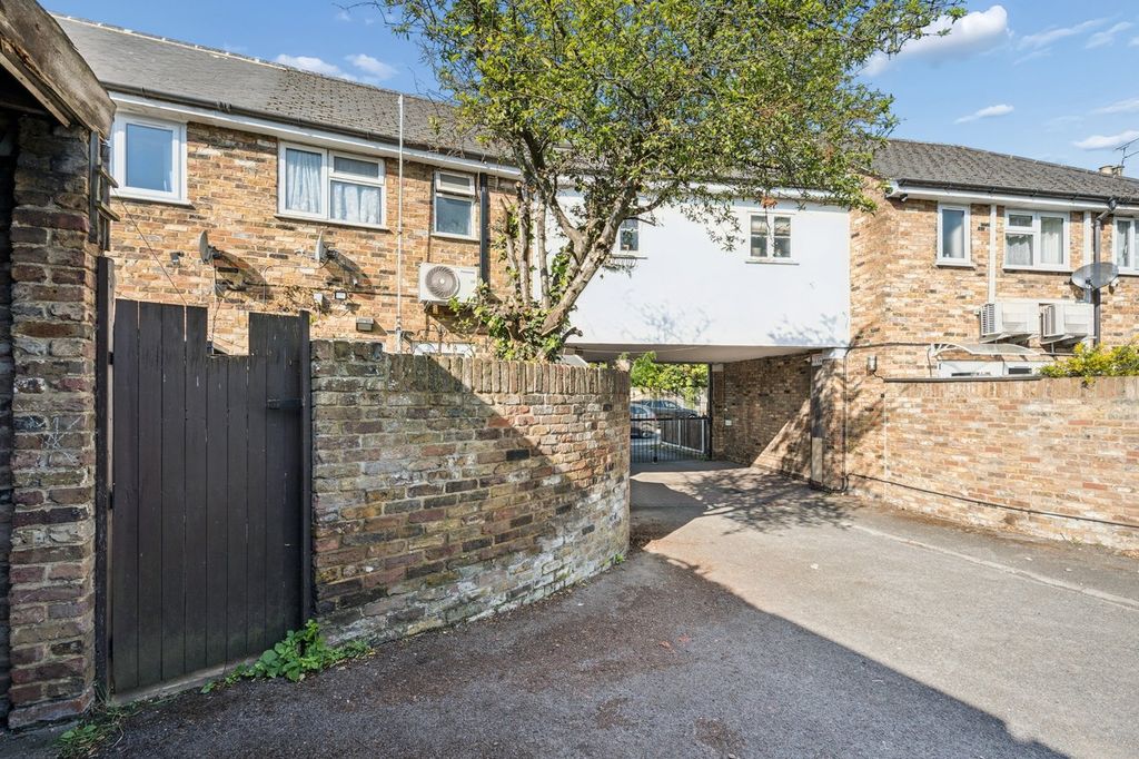 Property photo 3 of 17