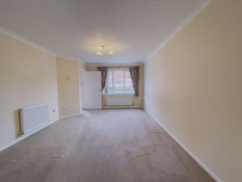 Property photo 2 of 8 Lounge