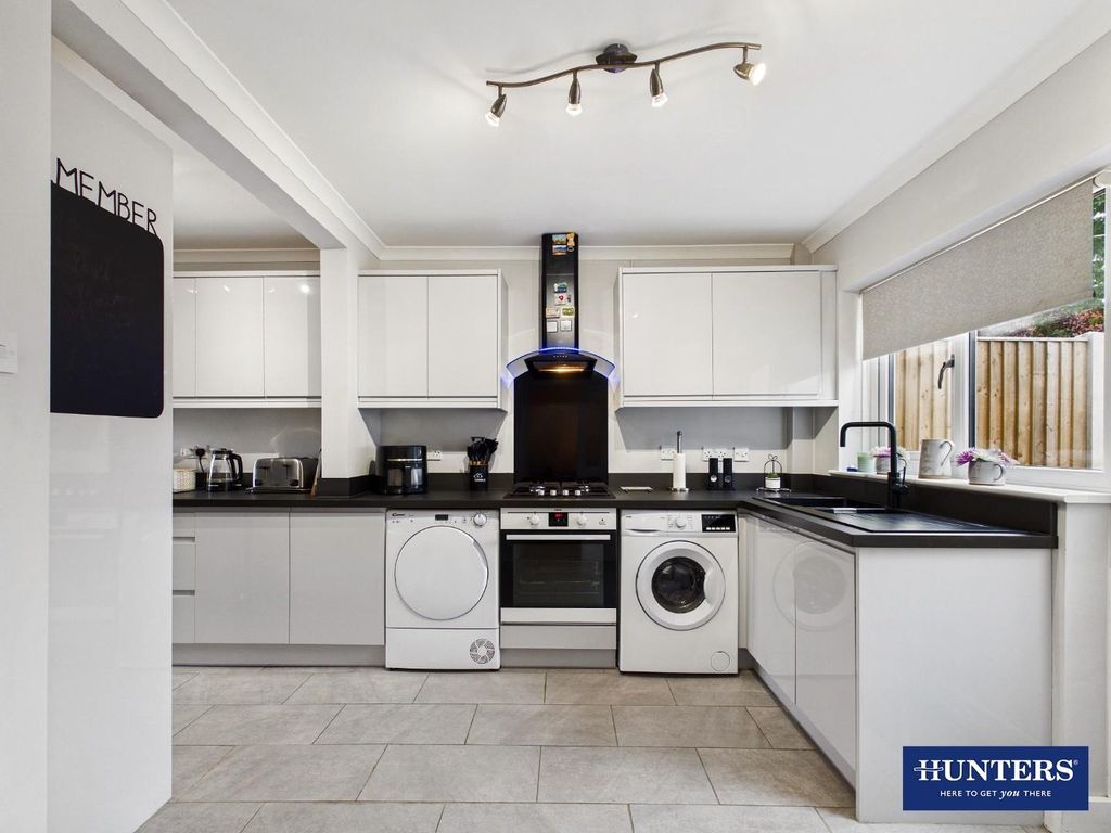 Property photo 2 of 25 Kitchen