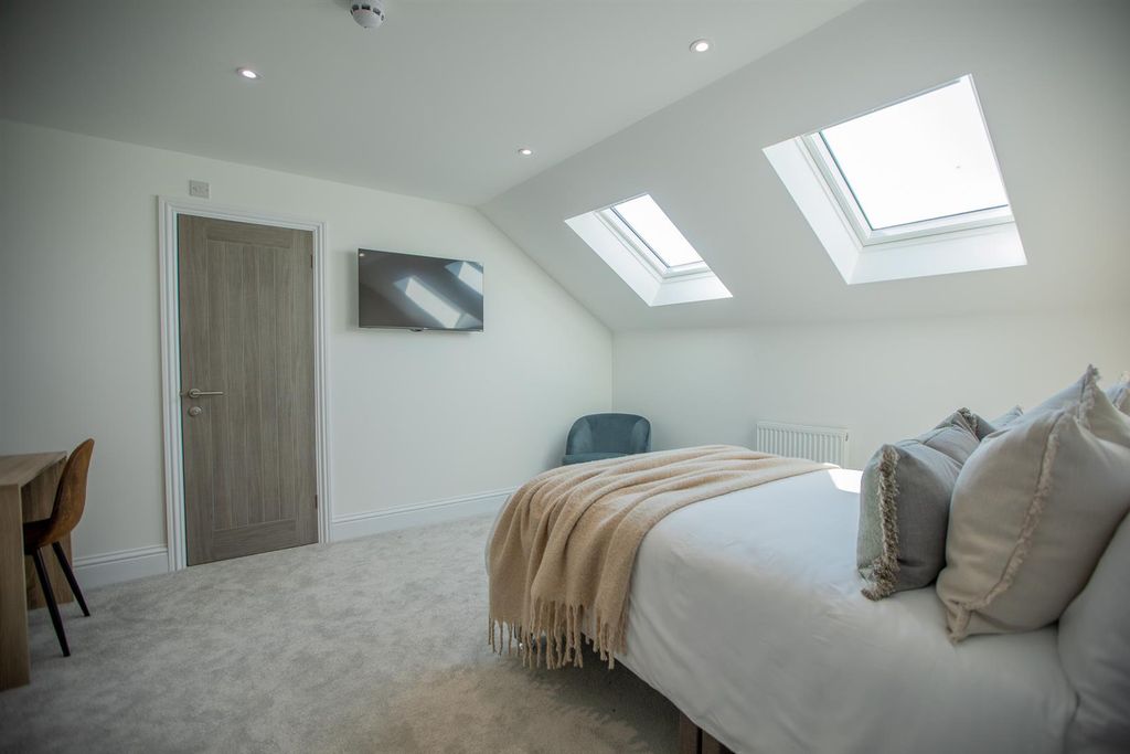 Property photo 3 of 8 Room7(A).Jpg