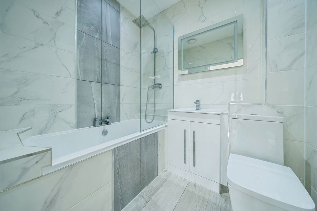 Property photo 3 of 16 Bathroom
