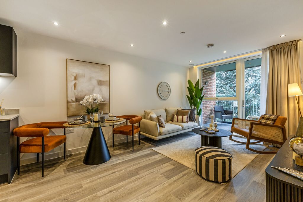 Property photo 2 of 8 Linkwood Green
