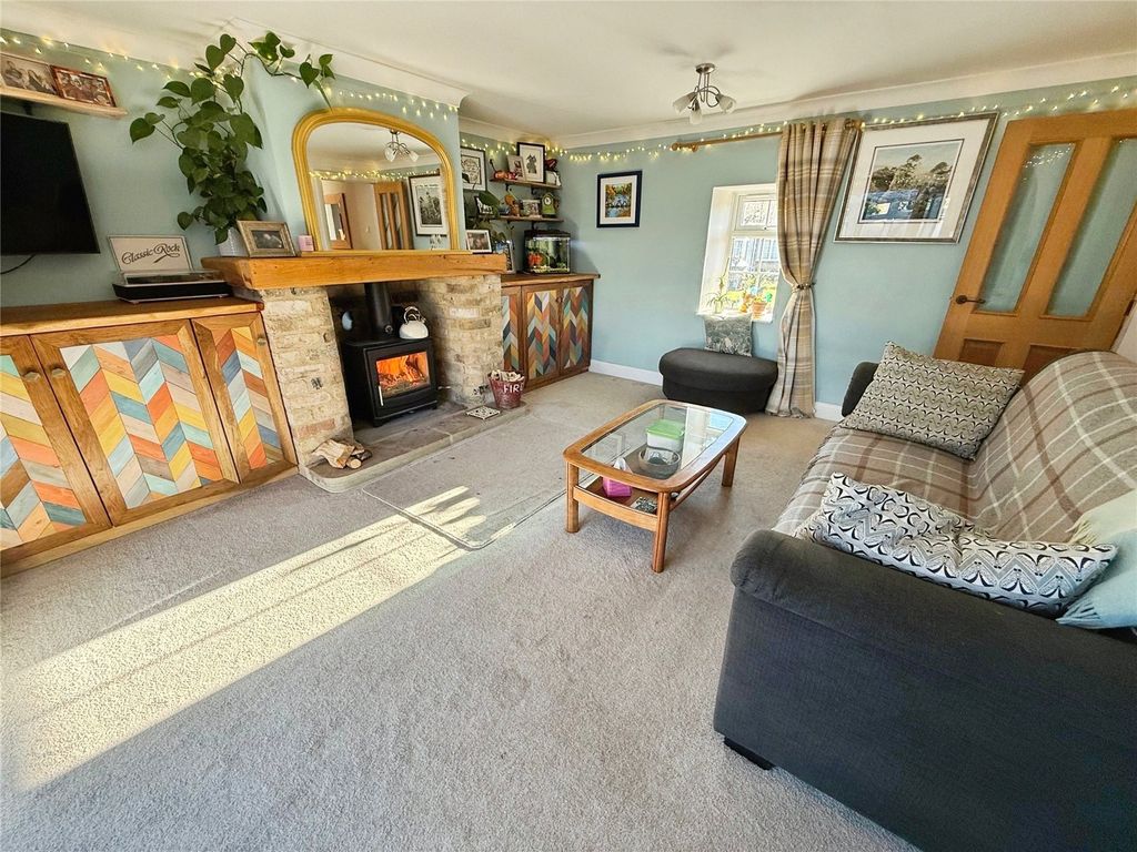 Property photo 2 of 18 Lounge