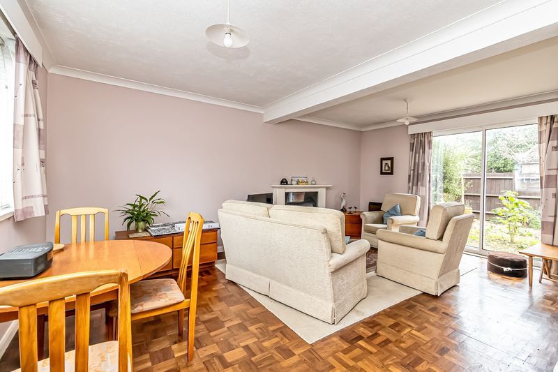 Property photo 3 of 21 .