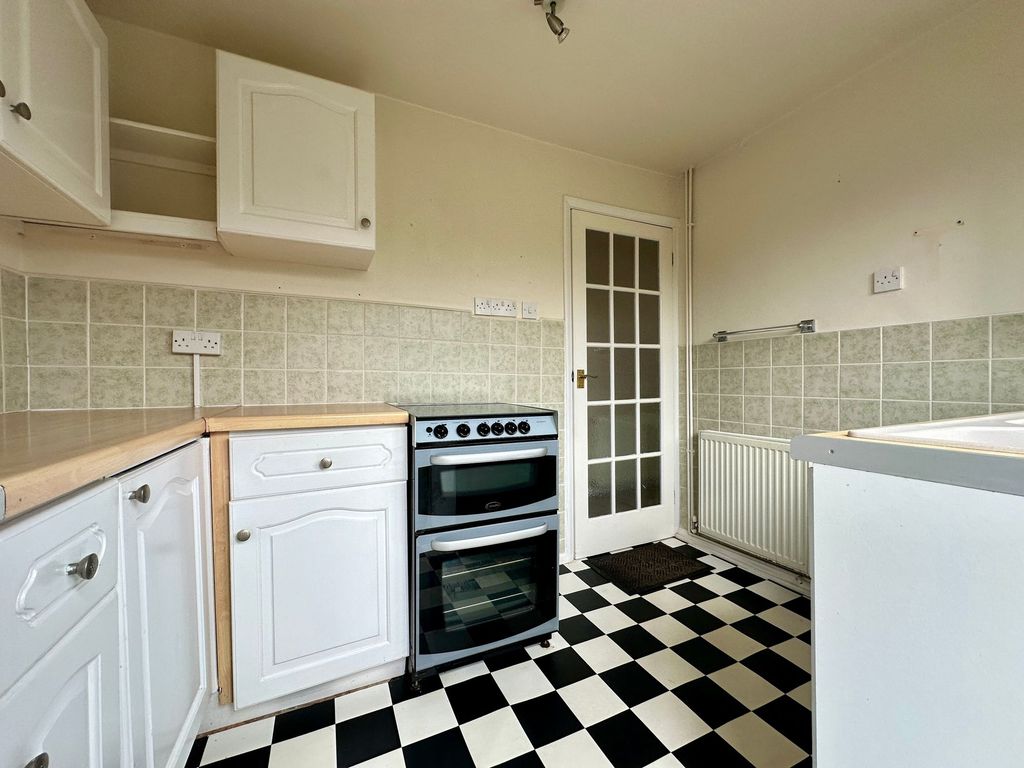 Property photo 3 of 12 Kitchen