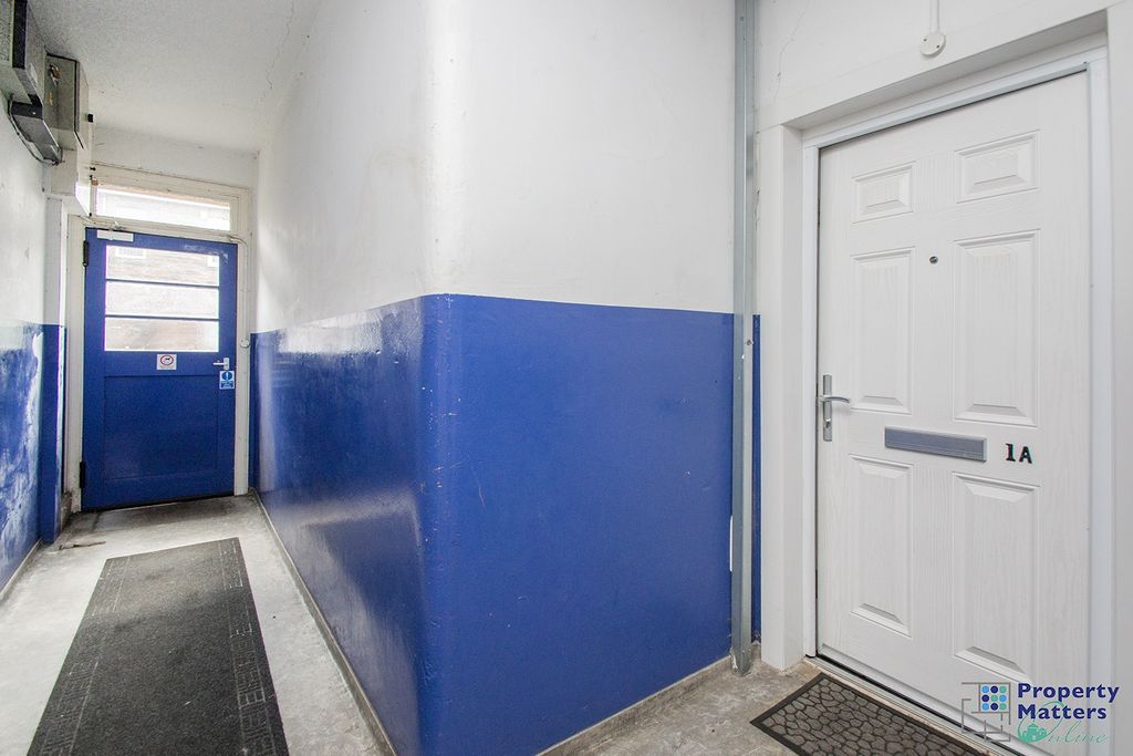 Property photo 2 of 14 Entrance Close