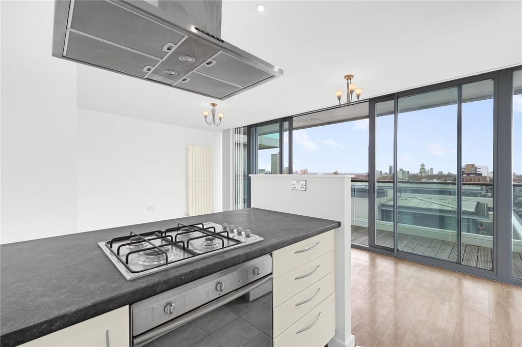 Property photo 2 of 29 Picture No. 40