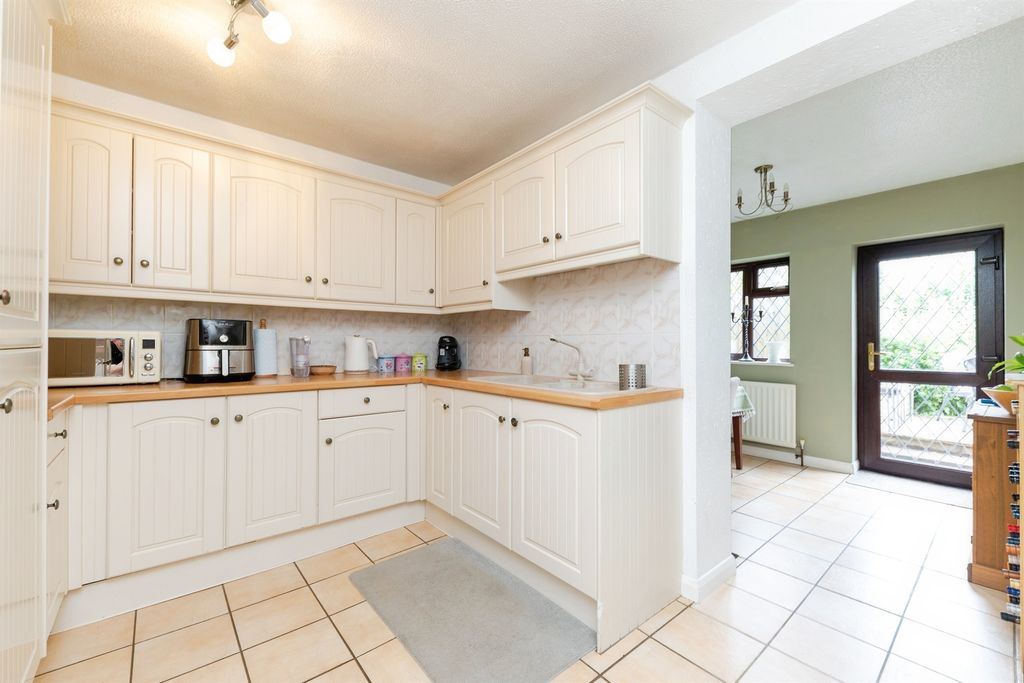 Property photo 2 of 22