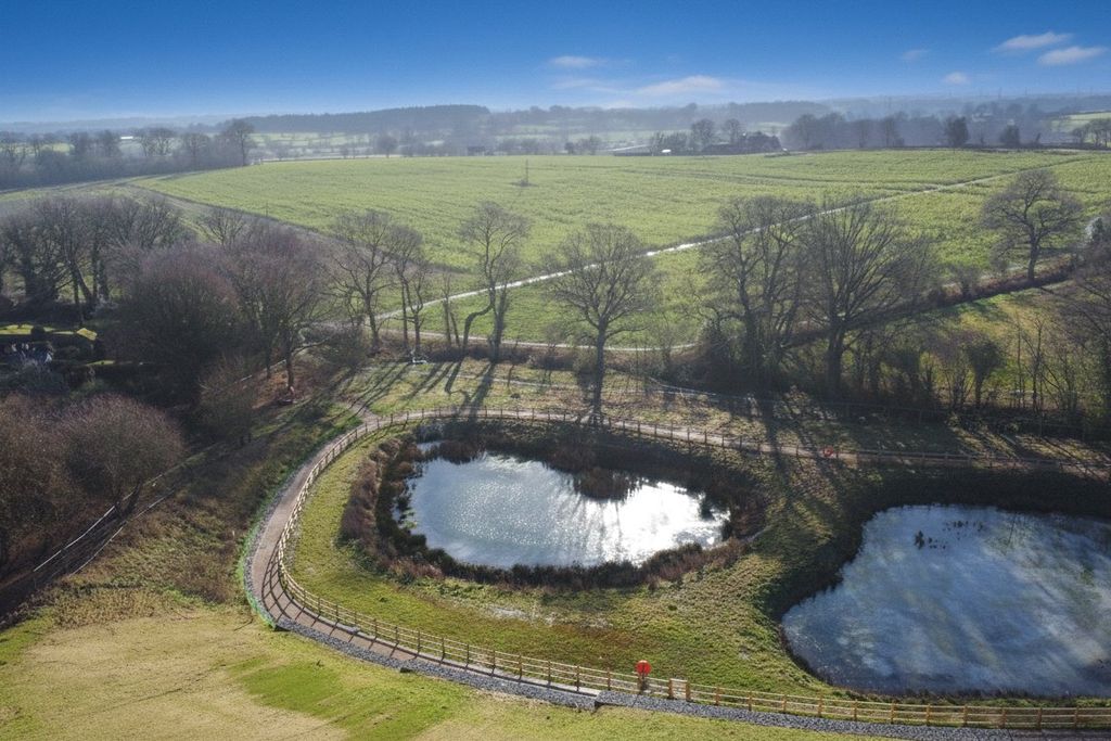 Property photo 2 of 22 Picture No. 74