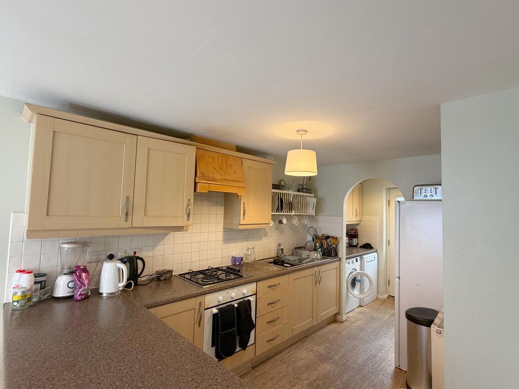 Property photo 3 of 8 Kitchen