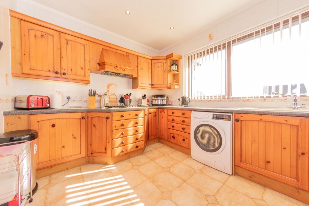 Property photo 3 of 35