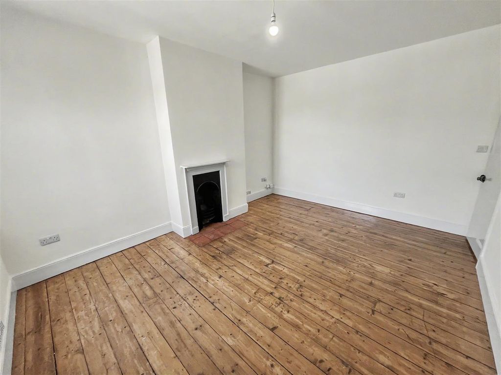 Property photo 2 of 5 Lounge.Jpeg