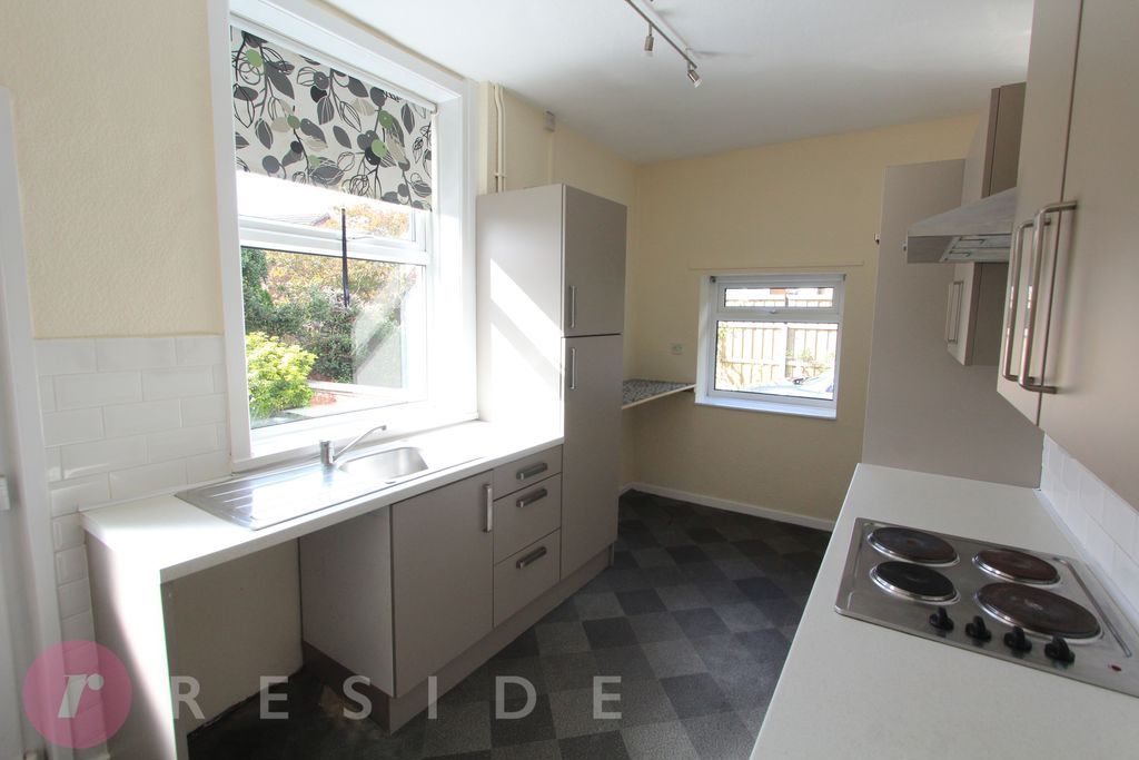 Property photo 3 of 13 Kitchen