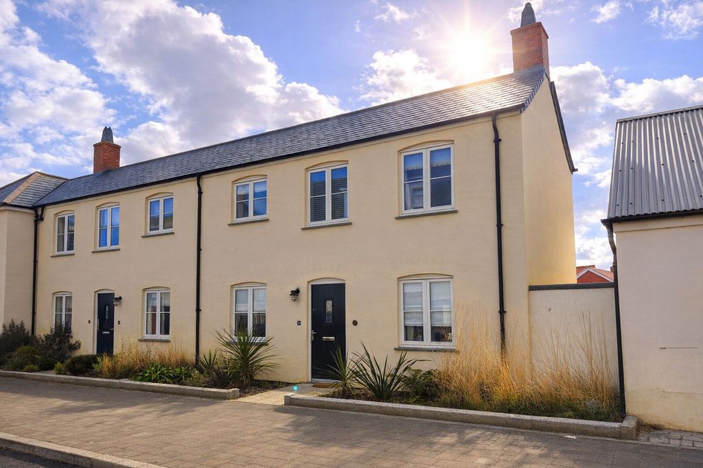 Property photo 1 of 11 External