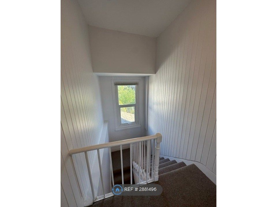 Property photo 3 of 6 Landing