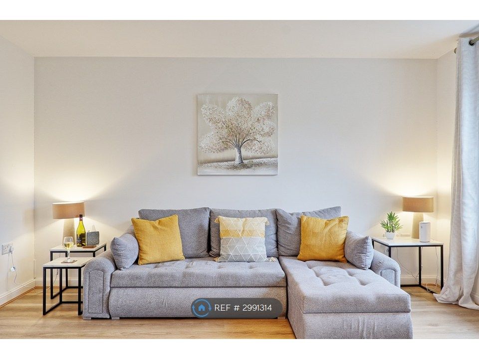 Property photo 1 of 13 Living Room