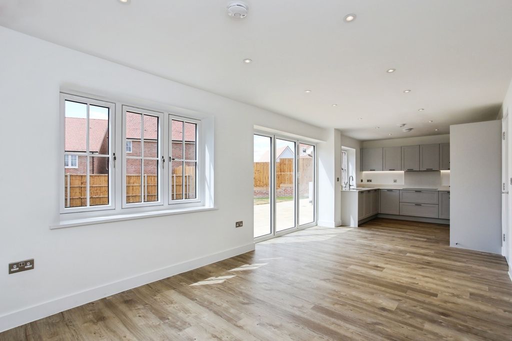 Property photo 3 of 14 Pbox-Img.Jpg