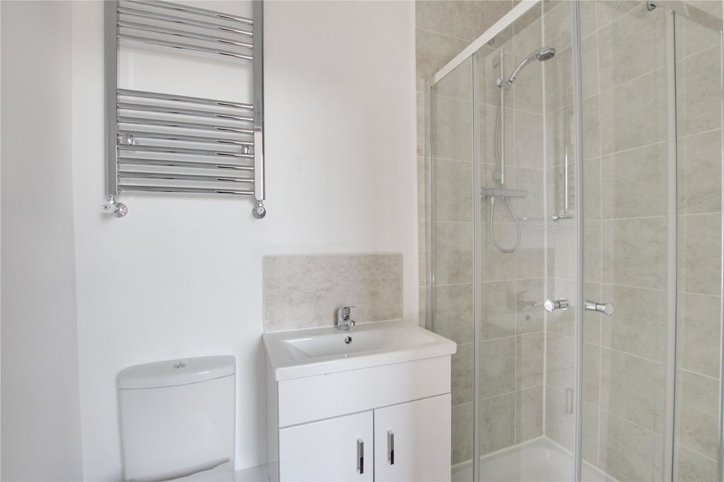 Property photo 2 of 3 En Suite